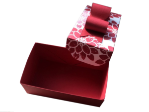 3-teilige Geschenkbox, bestehend aus Unterteil, Deckel und Schleife
